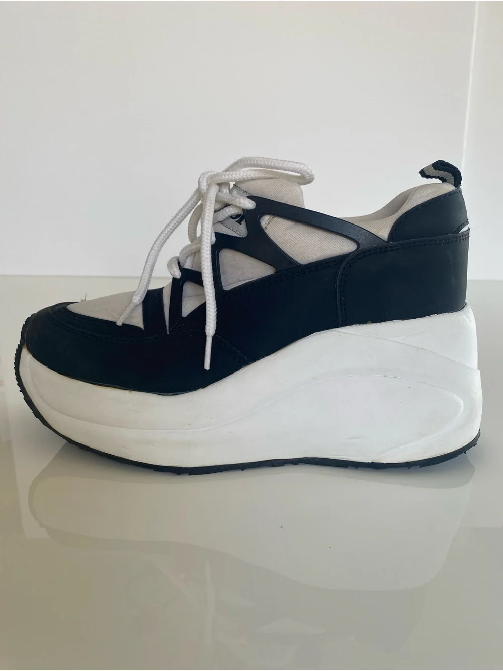 Rare Vintage Y2K Splash Platform Sneakers 8 Black & White